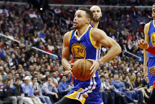 Feb 3, 2016; Washington, DC, USA; Golden State Warriors guard Stephen Curry (30) drives to the basket past Washington Wizards guard Garrett Temple (17) in the second quarter at Verizon Center. Mandatory Credit: Geoff Burke-USA TODAY Sports