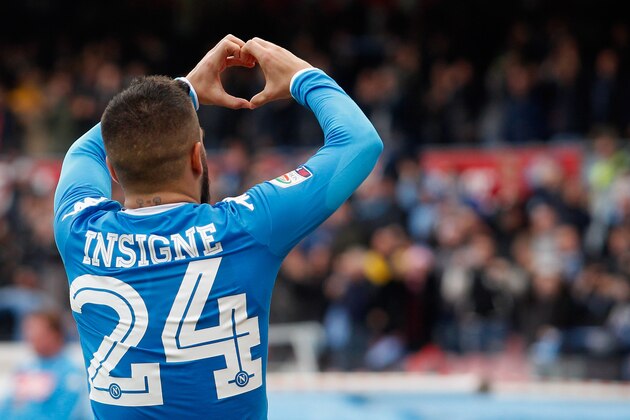 NAPLES, ITALY - JANUARY 31:  Lorenzo Insigne of Napoli celebrates during the Serie A match between SSC Napoli and Empoli FC at Stadio San Paolo on January 31, 2016 in Naples, Italy.  (Photo by Maurizio Lagana/Getty Images)