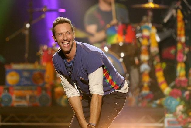 Chris Martin of Coldplay performs at the American Music Awards at the Microsoft Theater on Sunday, Nov. 22, 2015, in Los Angeles. (Photo by Matt Sayles/Invision/AP)