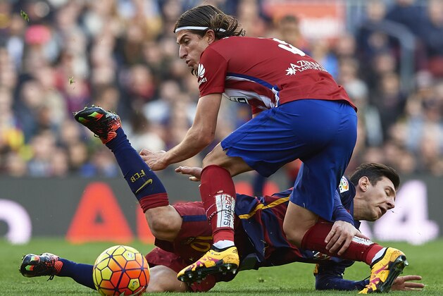BARCELONA, SPAIN - JANUARY 30:  Lionel Messi (10) of Barcelona is tackled by Filipe Luis of Atletico de Madrid during the La Liga match between FC Barcelona and Atletico de Madrid at Camp Nou on January 30, 2016 in Barcelona, Spain.  (Photo by Manuel Queimadelos Alonso/Getty Images)
