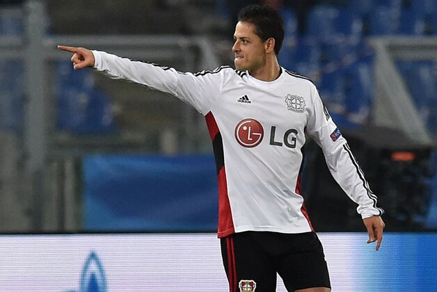 ROME, ITALY - NOVEMBER 04:  Javier Hernandez Chicharito of  Bayer 04 Leverkusen celebrates after scoring the goal 2-2 during the UEFA Champions League Group E match between AS Roma and Bayer 04 Leverkusen at Olimpico Stadium on November 4, 2015 in Rome, Italy.  (Photo by Giuseppe Bellini/Getty Images)