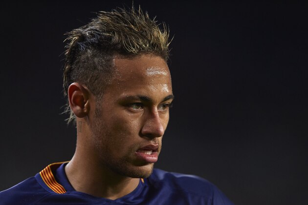 BARCELONA, SPAIN - FEBRUARY 03:  Neymar JR of Barcelona looks on during the Copa del Rey Semi Final, first leg match between FC Barcelona and Valencia CF at Nou Camp on February 03, 2016 in Barcelona, Spain.  (Photo by Manuel Queimadelos Alonso/Getty Images)