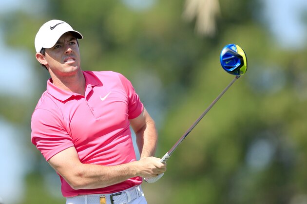 DUBAI, UNITED ARAB EMIRATES - FEBRUARY 05:  Rory McIlroy of Northern Ireland plays his tee shot at the par 5, third hole during the second round of the 2016 Omega Dubai Desert Classic on the Majlis Course at the Emirates Golf Club on February 5, 2016 in Dubai, United Arab Emirates.  (Photo by David Cannon/Getty Images)