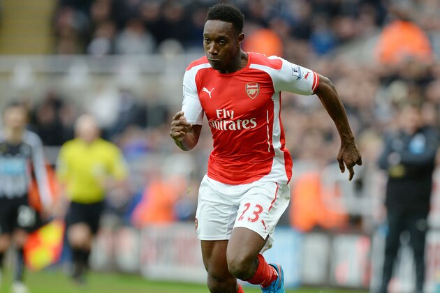 Arsenal's English striker Danny Welbeck plays the ball during the English Premier League football match between Newcastle and Arsenal at St James Park, Newcastle-Upon-Tyne, north east England on March 21, 2015. AFP PHOTO / OLI SCARFF  RESTRICTED TO EDITORIAL USE. NO USE WITH UNAUTHORIZED AUDIO, VIDEO, DATA, FIXTURE LISTS, CLUB/LEAGUE LOGOS OR LIVE SERVICES. ONLINE IN-MATCH USE LIMITED TO 45 IMAGES, NO VIDEO EMULATION. NO USE IN BETTING, GAMES OR SINGLE CLUB/LEAGUE/PLAYER PUBLICATIONS.        (Photo credit should read OLI SCARFF/AFP/Getty Images)