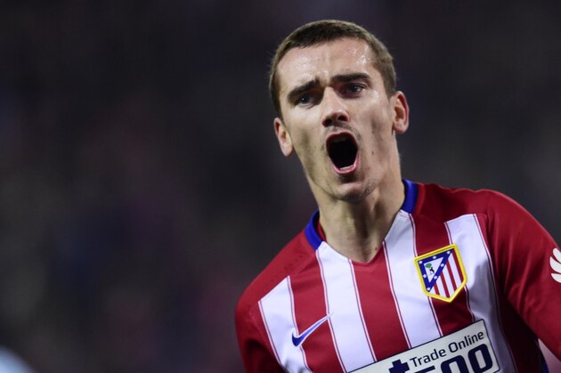 Atletico Madrid's French forward Antoine Griezmann celebrates after scoring a goal during the Spanish Copa del Rey (King's Cup) quarterfinal second leg football match Club Atletico de Madrid vs RC Celta de Vigo at the Vicente Calderon stadium in Madrid on January 27, 2016.   AFP PHOTO/ JAVIER SORIANO / AFP / JAVIER SORIANO        (Photo credit should read JAVIER SORIANO/AFP/Getty Images)