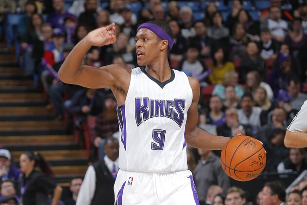 SACRAMENTO, CA - JANUARY 25:  Rajon Rondo #9 of the Sacramento Kings brings the ball up court against the Charlotte Hornets on January 25, 2016 at Sleep Train Arena in Sacramento, California. NOTE TO USER: User expressly acknowledges and agrees that, by downloading and or using this photograph, User is consenting to the terms and conditions of the Getty Images Agreement. Mandatory Copyright Notice: Copyright 2016 NBAE (Photo by Rocky Widner/NBAE via Getty Images)