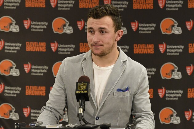 Cleveland Browns quarterback Johnny Manziel attends a post-game news conference after an NFL football game against the Pittsburgh Steelers in Pittsburgh, Sunday, Nov. 15, 2015. The Steelers won 30-9.(AP Photo/Don Wright)