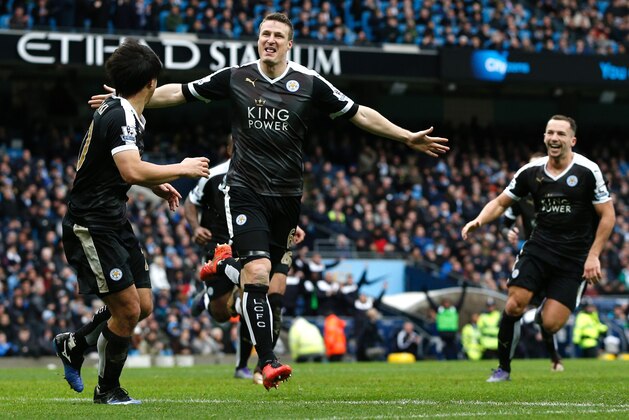 Leicester City's German defender Robert Huth (C) celebrates scoring his team's third goal with Leicester City's Japanese striker Shinji Okazaki (L) during the English Premier League football match between Manchester City and Leicester City at the Etihad Stadium in Manchester, north west England, on February 6, 2016.  / AFP / ADRIAN DENNIS / RESTRICTED TO EDITORIAL USE. No use with unauthorized audio, video, data, fixture lists, club/league logos or 'live' services. Online in-match use limited to 75 images, no video emulation. No use in betting, games or single club/league/player publications.  /         (Photo credit should read ADRIAN DENNIS/AFP/Getty Images)