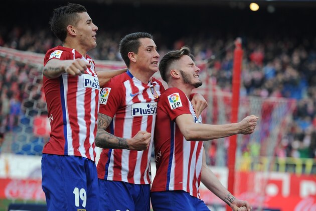MADRID, SPAIN - FEBRUARY 06:  Saul Niguez (R) of Club Atletico de Madrid celebrates with Jose Maria Gimenez (#24) and  after scoring his team's 2nd goal during the La Liga match between Club Atletico de Madrid and SD Eibar at Vicente Calderon Stadium on February 6, 2016 in Madrid, Spain.  (Photo by Denis Doyle/Getty Images)