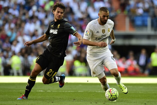 Real Madrid's French forward Karim Benzema (R) vies with Granada's Slovenian midfielder Rene Krhin during the Spanish league football match Real Madrid CF vs Granada FC at the Santiago Bernabeu stadium in Madrid on Spetember 19, 2015.   AFP PHOTO/ JAVIER SORIANO        (Photo credit should read JAVIER SORIANO/AFP/Getty Images)