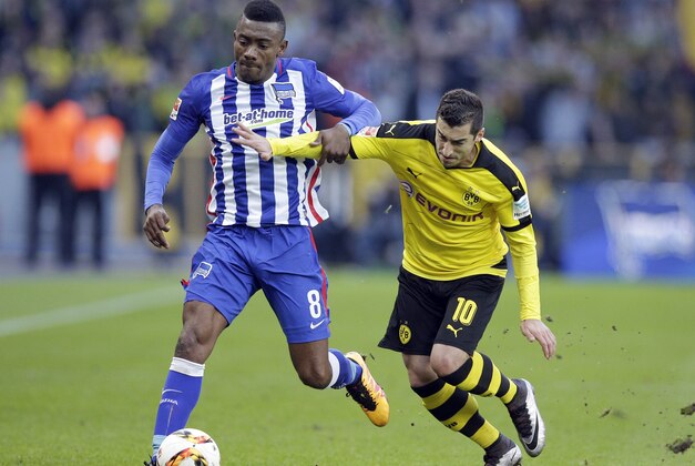 Dortmund's Henrikh Mkhitaryan, right, and Berlin's Salomon Kalou, left, challenge for the ball during the German Bundesliga soccer match between Hertha BSC Berlin and Borussia Dortmund in Berlin, Germany, Saturday, Feb. 6, 2016. (AP Photo/Michael Sohn)