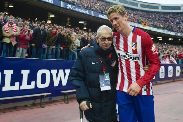 Atletico Madrid's forward Fernando Torres (R) walks with founder of the Atletico de Madrid Football College Manuel Brinas after the Spanish league football match Club Atletico de Madrid vs SD Eibar at the Vicente Calderon stadium in Madrid on February 6, 2016. AFP PHOTO / CURTO DE LA TORRE / AFP / CURTO DE LA TORRE        (Photo credit should read CURTO DE LA TORRE/AFP/Getty Images)