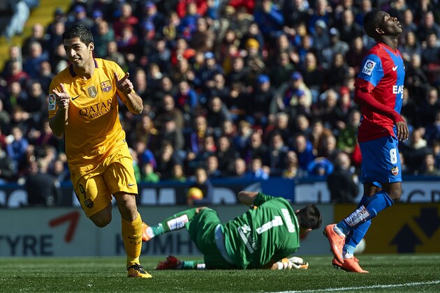 VALENCIA, SPAIN - FEBRUARY 07:  Luis Suarez of Barcelona celebrates scoring his team's second goal during the La Liga match between Levante UD and FC Barcelona at Ciutat de Valencia on February 07, 2016 in Valencia, Spain.  (Photo by Manuel Queimadelos Alonso/Getty Images)