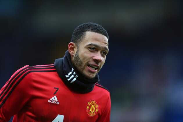LONDON, ENGLAND - FEBRUARY 07 :  Memphis Depay of Manchester United warms up before the Barclays Premier League match between Chelsea and Manchester United at Stamford Bridge on February 7, 2016 in London, England.  (Photo by Catherine Ivill - AMA/Getty Images)