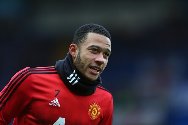 LONDON, ENGLAND - FEBRUARY 07 :  Memphis Depay of Manchester United warms up before the Barclays Premier League match between Chelsea and Manchester United at Stamford Bridge on February 7, 2016 in London, England.  (Photo by Catherine Ivill - AMA/Getty Images)