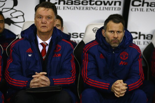 DERBY, ENGLAND - JANUARY 29:  Louis van Gaal manager of Manchester United (L) and assistant coach Ryan Giggs (R) look on prior to during the Emirates FA Cup fourth round match between Derby County and Manchester United at iPro Stadium on January 29, 2016 in Derby, England.  (Photo by Clive Mason/Getty Images)
