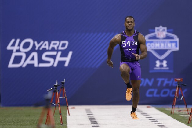 Oklahoma defensive back Julian Wilson runs the 40-yard dash at the NFL football scouting combine in Indianapolis, Monday, Feb. 23, 2015. (AP Photo/Julio Cortez)