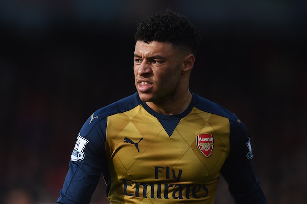 BOURNEMOUTH, ENGLAND - FEBRUARY 07:  Alex Oxlade-Chamberlain of Arsenal looks on during the Barclays Premier League match between A.F.C. Bournemouth and Arsenal at the Vitality Stadium on February 7, 2016 in Bournemouth, England.  (Photo by Michael Regan/Getty Images)