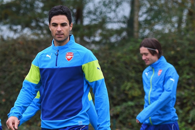 ST ALBANS, ENGLAND - NOVEMBER 03:  (L-R) Serge Gnabry, Mikel Arteta and Tomas Rosicky look on during an Arsenal training session ahead of the UEFA Champions League match against RSC Anderlecht at London Colney on November 3, 2014 in St Albans, England.  (Photo by Michael Regan/Getty Images)