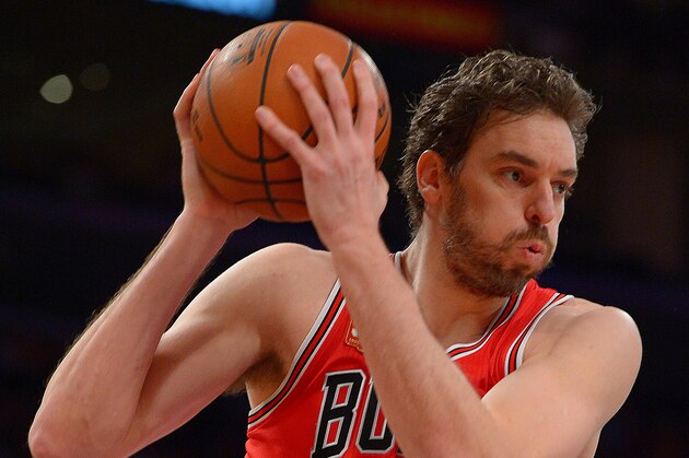 Jan 28, 2016; Los Angeles, CA, USA; Chicago Bulls center Pau Gasol (16) holds on to a rebound in the first half of the game against the Los Angeles Lakers at Staples Center. Mandatory Credit: Jayne Kamin-Oncea-USA TODAY Sports