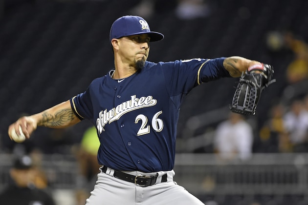 Milwaukee Brewers' Kyle Lohse pitches against the Pittsburgh Pirates during a baseball game, Thursday, Sept. 10, 2015, in Pittsburgh.  (AP Photo/Fred Vuich)