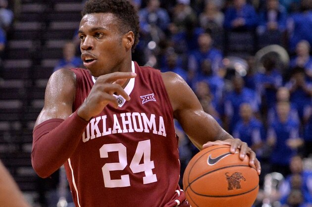 Oklahoma Sooners guard Buddy Hield (24) plays in the second half of an NCAA college basketball game against the Memphis Tigers Tuesday, Nov. 17, 2015, in Memphis, Tenn. (AP Photo/Brandon Dill)