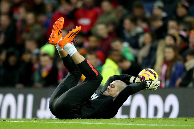 MANCHESTER, ENGLAND - JANUARY 11:  Victor Valdes of Manchester United takes part in the warm-up before the Barclays Premier League match between Manchester United and Southampton at Old Trafford on January 11, 2015 in Manchester, England.  (Photo by Clive Mason/Getty Images)