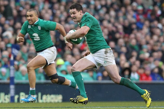 DUBLIN, IRELAND - FEBRUARY 07:  Jonathan Sexton of Ireland breaks with the ball during the RBS Six Nations match between Ireland and Wales at the Aviva Stadium on February 7, 2016 in Dublin, Ireland.  (Photo by David Rogers/Getty Images)