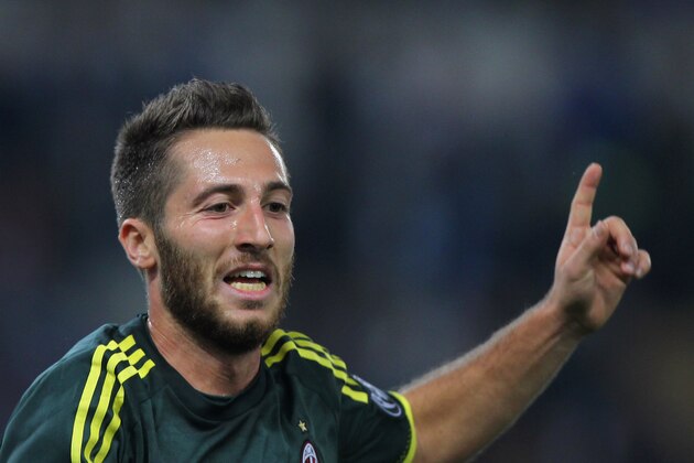 ROME, ITALY - NOVEMBER 01:  Andrea Bertolacci of AC Milan celebrates after scoring the opening goal during the Serie A match between SS Lazio and AC Milan at Stadio Olimpico on November 1, 2015 in Rome, Italy.  (Photo by Paolo Bruno/Getty Images)