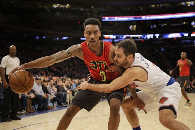 New York Knicks' Jose Calderon, right, tries to get the ball away from Atlanta Hawks' Jeff Teague during the second half of the NBA basketball game, Sunday, Jan. 3, 2016, in New York. The Knicks defeated Hawks 111-97. (AP Photo/Seth Wenig)
