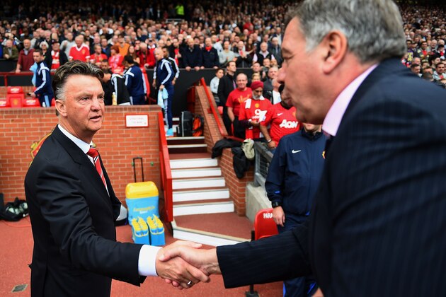 MANCHESTER, ENGLAND - SEPTEMBER 27:  (L-R) Louis van Gaal the manager of Manchester United and Sam Allardyce the West Ham manager shake hands during the Barclays Premier League match between Manchester United and West Ham United at Old Trafford on September 27, 2014 in Manchester, England.  (Photo by Laurence Griffiths/Getty Images)