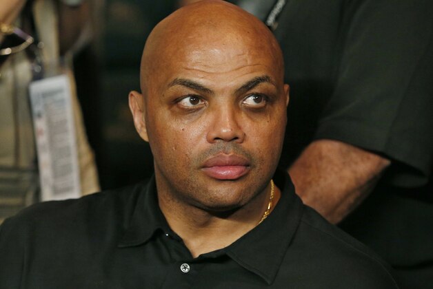 Charles Barkley joins the crowd before the start of the world welterweight championship bout between Floyd Mayweather Jr., and Manny Pacquiao, on Saturday, May 2, 2015 in Las Vegas.(AP Photo/John Locher)