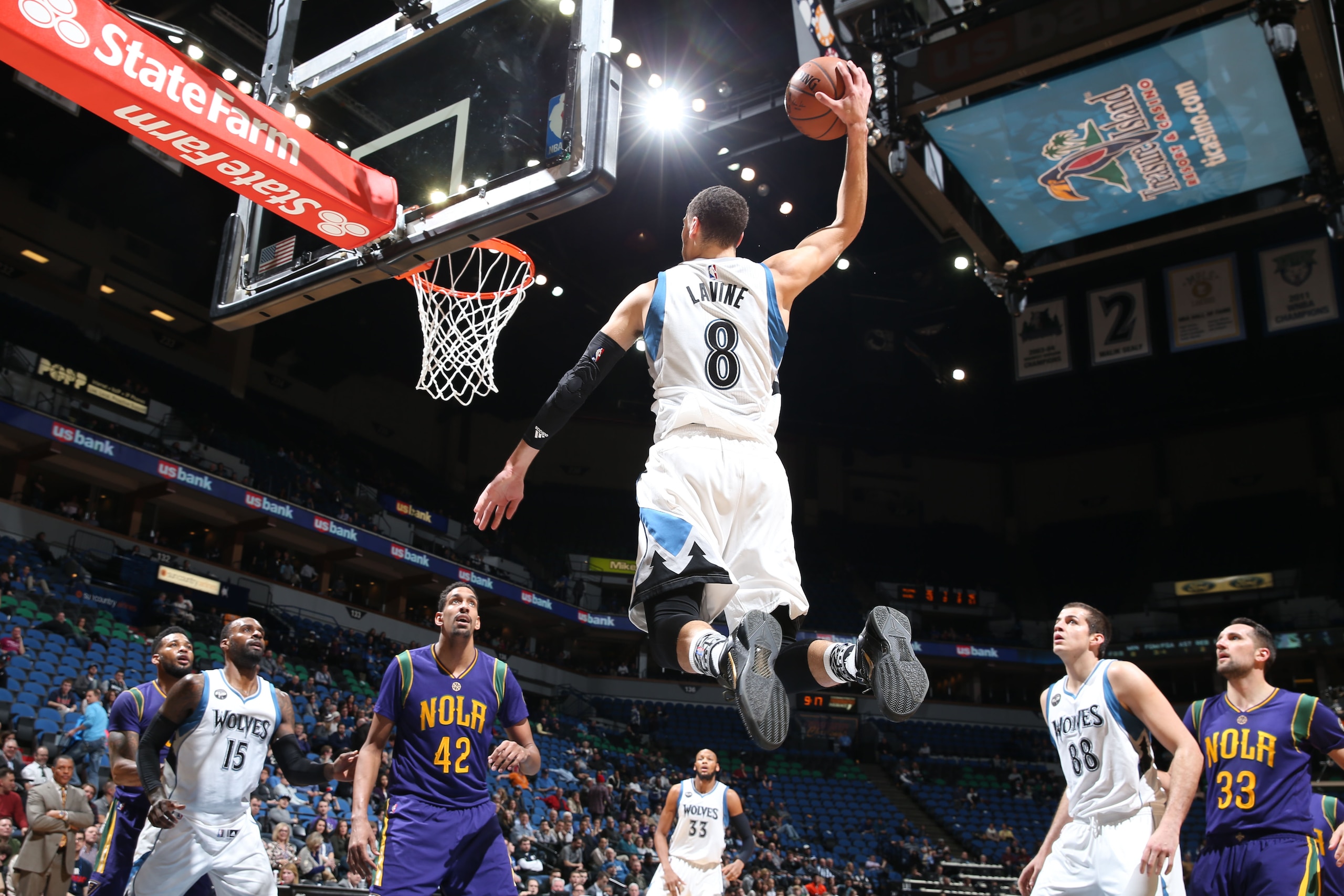 MINNEAPOLIS, MN - FEBRUARY 8: Zach LaVine #8 of the Minnesota Timberwolves goes for the dunk against the New Orleans Pelicans during the game on February 8, 2016 at Target Center in Minneapolis, Minnesota. NOTE TO USER: User expressly acknowledges and agrees that, by downloading and or using this Photograph, user is consenting to the terms and conditions of the Getty Images License Agreement. Mandatory Copyright Notice: Copyright 2016 NBAE (Photo by David Sherman/NBAE via Getty Images)