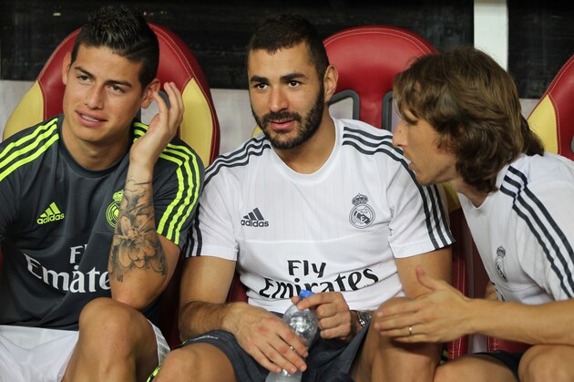 GUANGZHOU, CHINA - JULY 27: James Rodriguez, Benzema and Luka Modric of Real Madrid talk on the bench during the match of International Champions Cup China 2015 between Real Madrid and FC Internazionale at Tianhe Stadium on July 27, 2015 in Guangzhou, China. (Photo by Zhong Zhi/Getty Images)