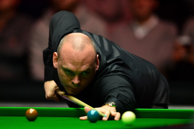 LONDON, ENGLAND - JANUARY 15:  Stuart Bingham of England plays a shot during his quarter final match against John Higgins of Scotland during Day Six of The Dafabet Masters at Alexandra Palace on January 15, 2016 in London, England.  (Photo by Dan Mullan/Getty Images)