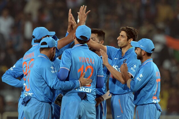 India's Ashish Nehra (2ndR) with teammates celebrate after taking the wicket of Sri Lanka's Danushka Gunathilaka, during the second  T20 international match between India and Sri Lanka at the Jharkhand State Cricket Association  International  Stadium Complex  in Ranchi on February 12, 2016.  / AFP / DIBYANGSHU SARKAR        (Photo credit should read DIBYANGSHU SARKAR/AFP/Getty Images)
