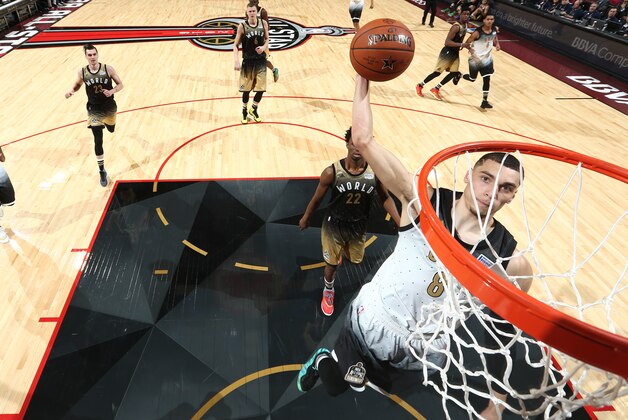 TORONTO, ON - FEBRUARY 12:  Zach LaVine #8 of the USA Team drives to the basket against the World Team during the BBVA Compass Rising Stars Challenge as part of NBA All-Star 2016 on February 12, 2016 at Air Canada Centre in Toronto, Ontario Canada. NOTE TO USER: User expressly acknowledges and agrees that, by downloading and/or using this photograph, user is consenting to the terms and conditions of the Getty Images License Agreement.  Mandatory Copyright Notice: Copyright 2016 NBAE (Photo by Nathaniel S. Butler/NBAE via Getty Images)