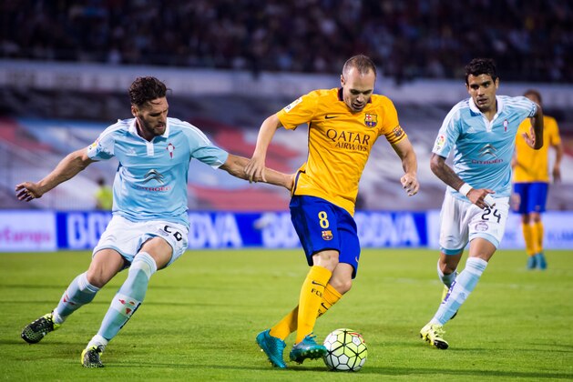 VIGO, SPAIN - SEPTEMBER 23: Andres Iniesta (C) of FC Barcelona controls the ball between Sergi Gomez (L) and Augusto Fernandez (R) of Celta Vigo during the La Liga match between Celta Vigo and FC Barcelona at Estadio Balaidos on September 23, 2015 in Vigo, Spain. (Photo by Alex Caparros/Getty Images)