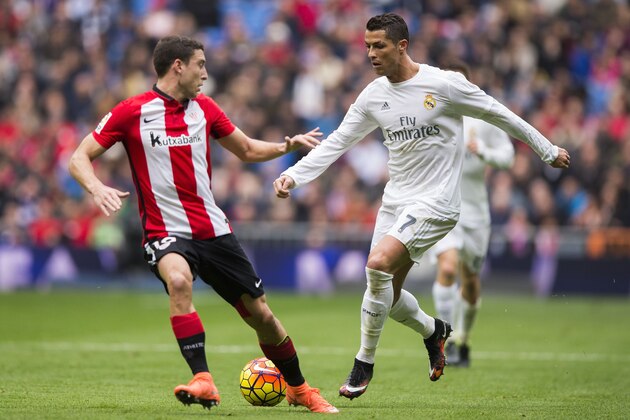 MADRID, SPAIN - FEBRUARY 13: Cristiano Ronaldo (R) of Real Madrid CF competes for the ball with Oscar de Marcos (L) of Athletic Club during the La Liga match between Real Madrid CF and Athletic Club at Estadio Santiago Bernabeu on February 13, 2016 in Madrid, Spain.  (Photo by Gonzalo Arroyo Moreno/Getty Images)