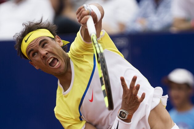 Rafael Nadal of Spain serves to Dominic Thiem of Austria during the ATP Argentina Open tennis match in Buenos Aires, Argentina, Saturday, Feb. 13, 2016. (AP Photo/Ivan Fernandez)