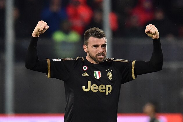 FROSINONE, ITALY - FEBRUARY 07: Andrea Barzagliof Juventus celebrates the goal 0-2 of Paulo Dybala during the Serie A match between Frosinone Calcio and Juventus FC at Stadio Matusa on February 7, 2016 in Frosinone, Italy. (Photo by Giuseppe Bellini/Getty Images) FROSINONE, ITALY - FEBRUARY 07: Andrea Barzagliof Juventus celebrates the goal 0-2 of Paulo Dybala during the Serie A match between Frosinone Calcio and Juventus FC at Stadio Matusa on February 7, 2016 in Frosinone, Italy. (Photo by Giuseppe Bellini/Getty Images)