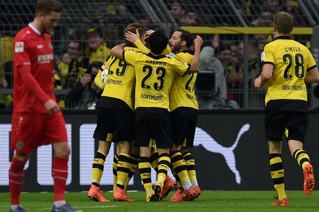Dortmund's Armenian midfielder Henrikh Mkhitaryan and his teammates celebrate scoring during the German first division Bundesliga football match of Borussia Dortmund vs Hannover 96 in Dortmund, western Germany, on February 13, 2016. / AFP / PATRIK STOLLARZ / RESTRICTIONS: DURING MATCH TIME: DFL RULES TO LIMIT THE ONLINE USAGE TO 15 PICTURES PER MATCH AND FORBID IMAGE SEQUENCES TO SIMULATE VIDEO. == RESTRICTED TO EDITORIAL USE == FOR FURTHER QUERIES PLEASE CONTACT DFL DIRECTLY AT + 49 69 650050
        (Photo credit should read PATRIK STOLLARZ/AFP/Getty Images)
