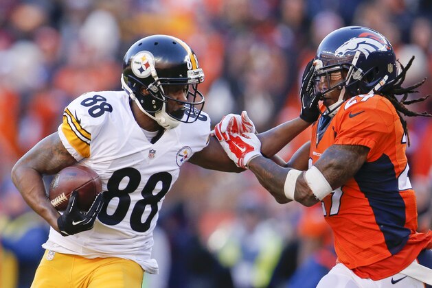 Pittsburgh Steelers wide receiver Darrius Heyward-Bey, left, pushes off Denver Broncos free safety Bradley Roby during the first half in an NFL football divisional playoff game, Sunday, Jan. 17, 2016, in Denver. (AP Photo/David Zalubowski)