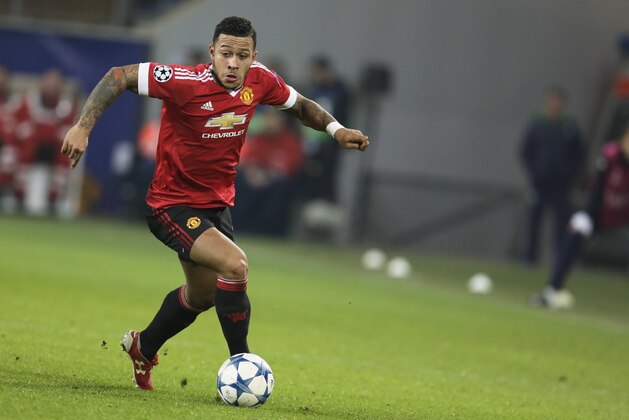 Manchester United's Memphis Depay plays the ball during the Champions League group B soccer match between VfL Wolfsburg and Manchester United in Wolfsburg, Germany, Tuesday, Dec. 8, 2015. (AP Photo/Markus Schreiber)