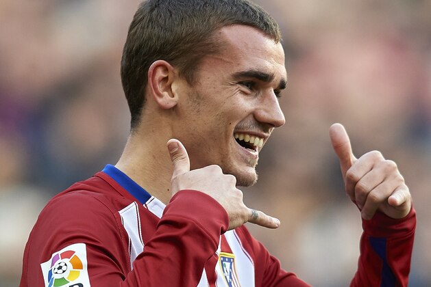 BARCELONA, SPAIN - JANUARY 30:  Antoine Griezmann of Atletico de Madrid celebrates during the La Liga match between FC Barcelona and Atletico de Madrid at Camp Nou on January 30, 2016 in Barcelona, Spain.  (Photo by Manuel Queimadelos Alonso/Getty Images)