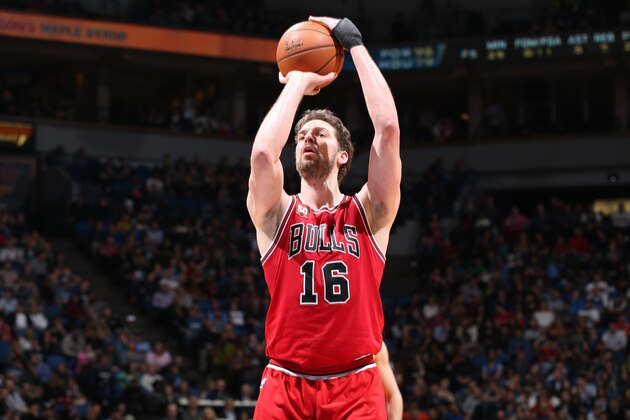 MINNEAPOLIS, MN - FEBRUARY 6:  Pau Gasol #16 of the Chicago Bulls prepares to shoot a free throw against the Minnesota Timberwolves on February 6, 2016 at Target Center in Minneapolis, Minnesota. NOTE TO USER: User expressly acknowledges and agrees that, by downloading and or using this Photograph, user is consenting to the terms and conditions of the Getty Images License Agreement. Mandatory Copyright Notice: Copyright 2016 NBAE (Photo by David Sherman/NBAE via Getty Images)