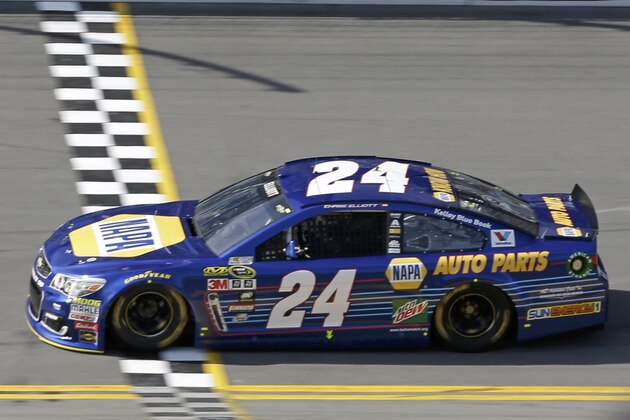 Chase Elliott crosses the finish line to qualify for the pole position in the NASCAR Daytona 500 auto race at Daytona International Speedway, Sunday, Feb. 14, 2016, in Daytona Beach, Fla. (AP Photo/John Raoux)