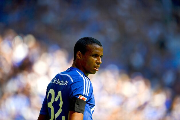 Schalke's Cameroonian defender Joel Matip reacts during the German first division Bundesliga football match FC Schalke 04 v SV Darmstadt 98, on August 22, 2015 in Gelsenkirchen.   AFP PHOTO / SASCHA SCHUERMANN RESTRICTIONS: DURING MATCH TIME: DFL RULES TO LIMIT THE ONLINE USAGE TO 15 PICTURES PER MATCH AND FORBID IMAGE SEQUENCES TO SIMULATE VIDEO.  == RESTRICTED TO EDITORIAL USE == FOR FURTHER QUERIES PLEASE CONTACT DFL DIRECTLY AT + 49 69 650050.        (Photo credit should read SASCHA SCHUERMANN/AFP/Getty Images)