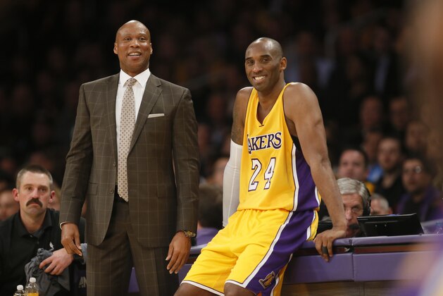 Los Angeles Lakers' head coach Byron Scott, left, and Kobe Bryant, right, smile on the sidelines as Bryant waits for a stop in play to enter the game against the Milwaukee Bucks during the first half of an NBA basketball game, Tuesday, Dec. 15, 2015, in Los Angeles. (AP Photo/Danny Moloshok)