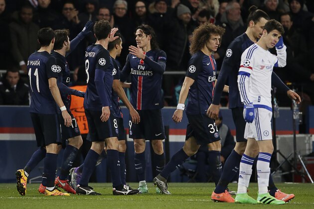 Paris Saint-Germain's Uruguayan forward Edinson Cavani (C) celebrates with teammates after scoring a goal during the Champions League round of 16 first leg football match between Paris Saint-Germain (PSG) and Chelsea FC on February 16, 2016, at the Parc des Princes stadium in Paris. AFP PHOTO / KENZO TRIBOUILLARD / AFP / KENZO TRIBOUILLARD        (Photo credit should read KENZO TRIBOUILLARD/AFP/Getty Images)